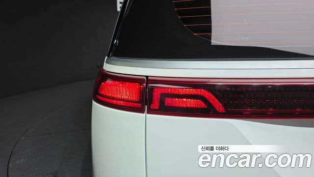 Kia Carnival 2021 — ფოტო 8/32