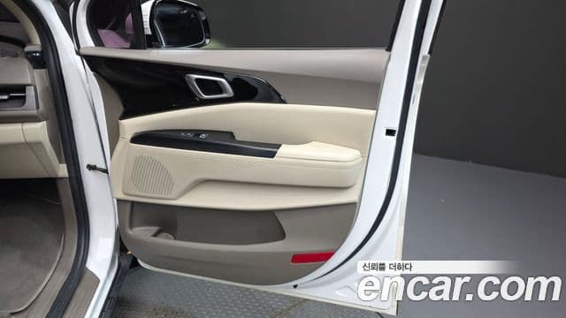 Kia Carnival 2021 — ფოტო 13/32