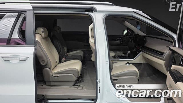 Kia Carnival 2021 — ფოტო 14/32