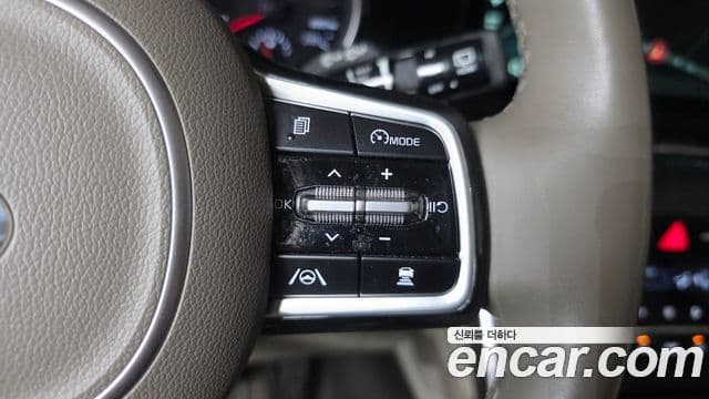 Kia Carnival 2021 — ფოტო 3/32