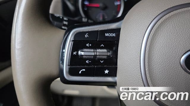 Kia Carnival 2021 — ფოტო 30/32