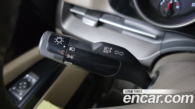 Kia Carnival 2021 — ფოტო 18/32