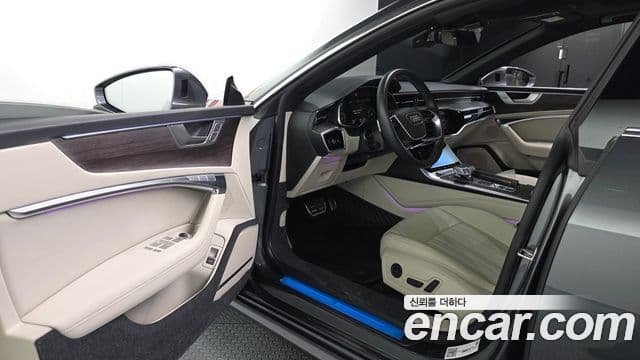 Audi A7 2022 — ფოტო 23/32