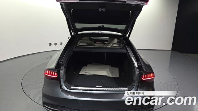 Audi A7 2022 — ფოტო 19/32