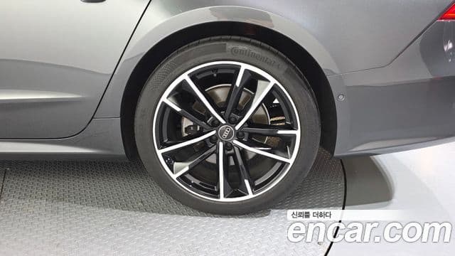Audi A7 2022 — ფოტო 18/32