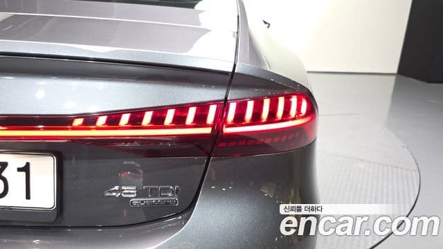 Audi A7 2022 — ფოტო 20/32