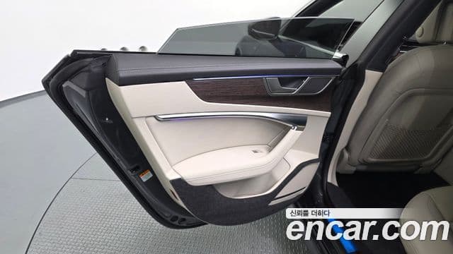 Audi A7 2022 — ფოტო 11/32