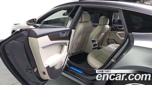 Audi A7 2022 — ფოტო 21/32