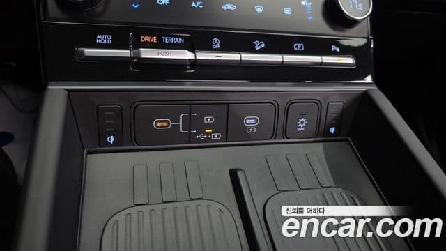 Hyundai Santa Fe 2024 — ფოტო 14/20
