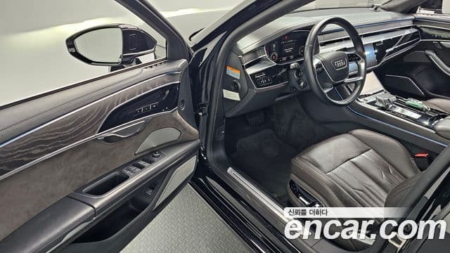 Audi A8 2021 — Şəkil 10/20
