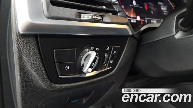 BMW X4 2022 — ფოტო 16/20