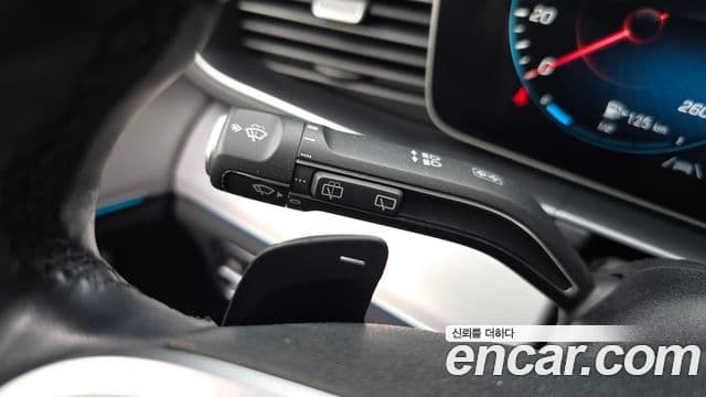Mercedes-Benz GLE-Class 2020 — ფოტო 16/20