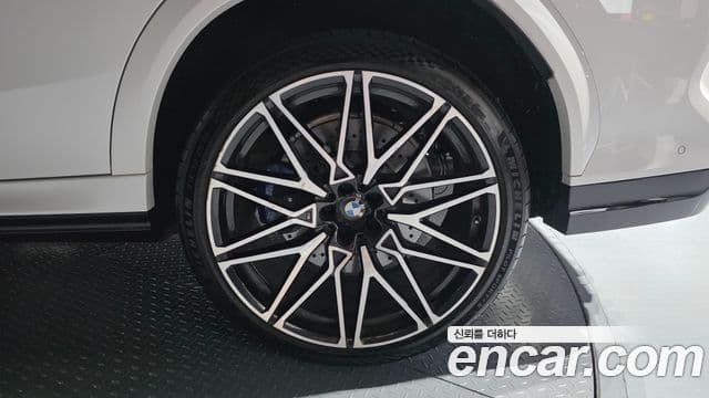BMW X6M 2024 — Photo 16/32