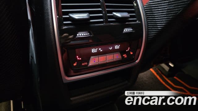 BMW X6M 2024 — Photo 13/32