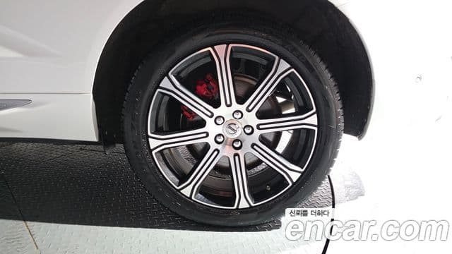 Volvo XC60 2019 — Şəkil 5/20