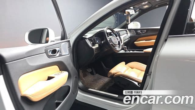 Volvo XC60 2019 — Şəkil 10/20