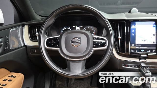 Volvo XC60 2019 — Şəkil 13/20