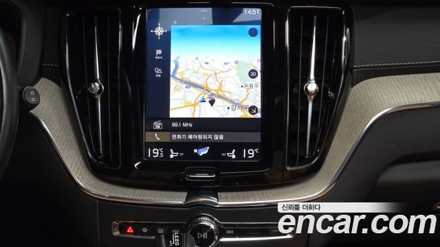 Volvo XC60 2019 — Şəkil 14/20