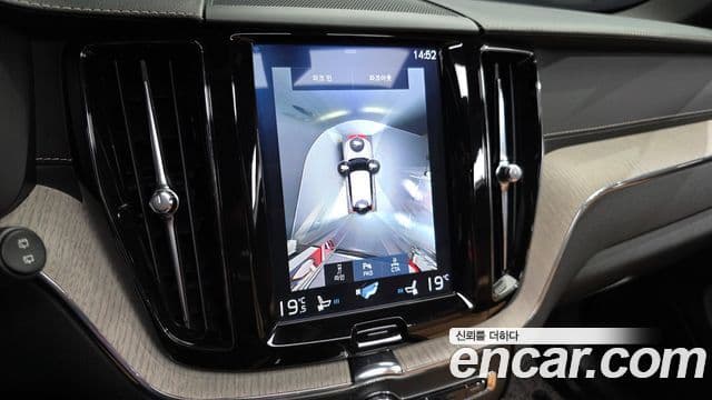 Volvo XC60 2019 — Şəkil 15/20