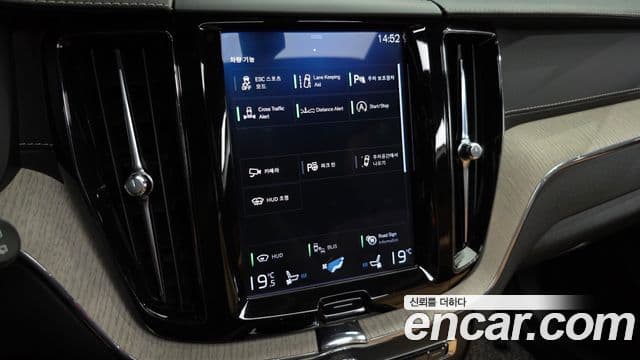 Volvo XC60 2019 — Şəkil 16/20