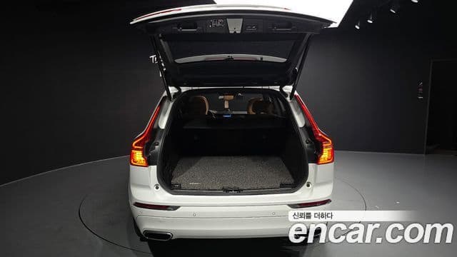 Volvo XC60 2019 — Şəkil 20/20