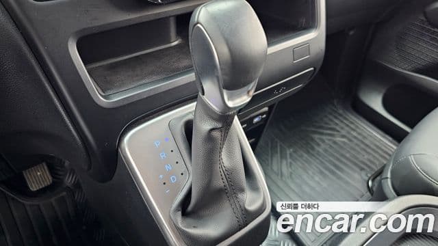 Hyundai Staria 2023 — Şəkil 9/20