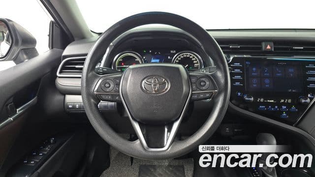 Toyota Camry 2019 — ფოტო 9/20