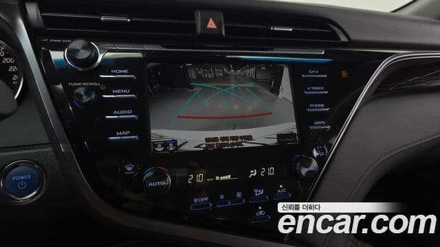 Toyota Camry 2019 — ფოტო 3/20