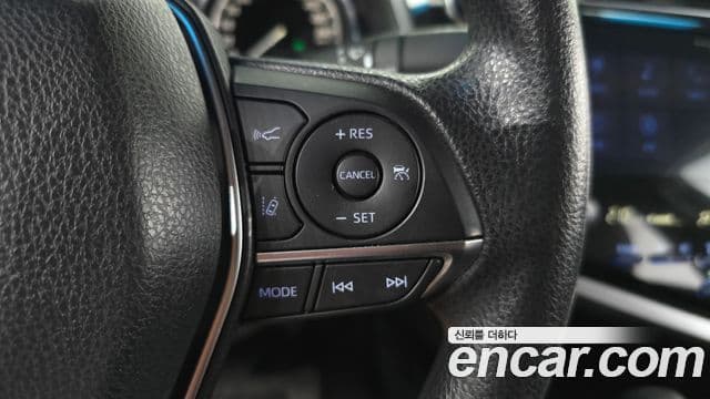 Toyota Camry 2019 — ფოტო 18/20