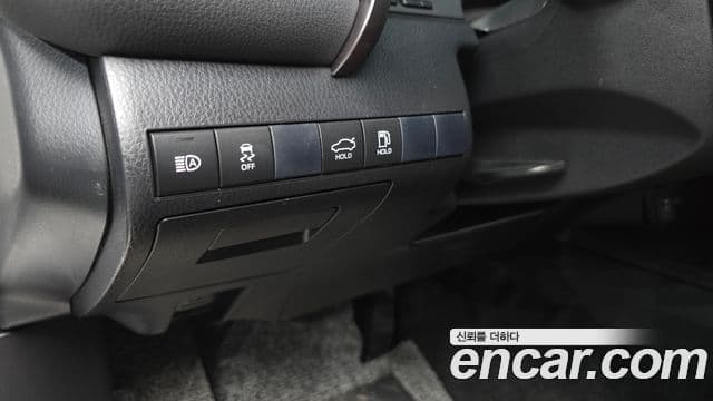 Toyota Camry 2019 — ფოტო 14/20