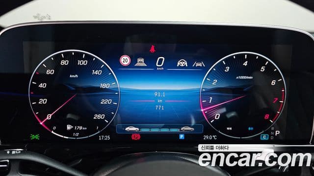 Mercedes-Benz E-Class 2025 — ფოტო 7/20
