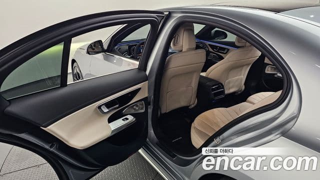 Mercedes-Benz E-Class 2025 — ფოტო 20/20