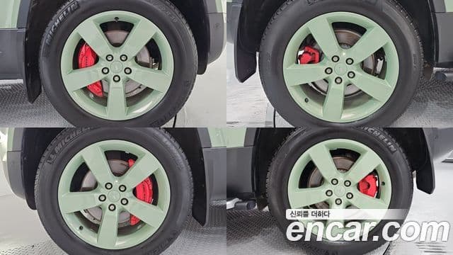 Land Rover Defender 2023 — Photo 15/20