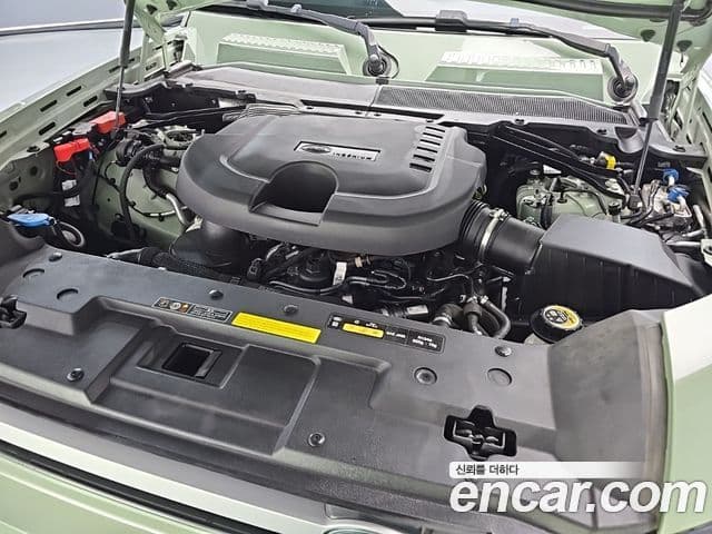 Land Rover Defender 2023 — Photo 13/20