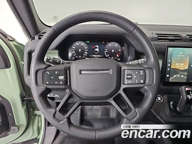 Land Rover Defender 2023 — Photo 18/20
