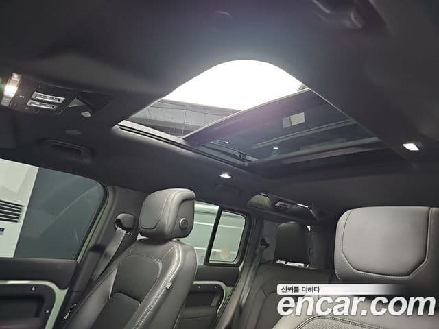 Land Rover Defender 2023 — Photo 5/20