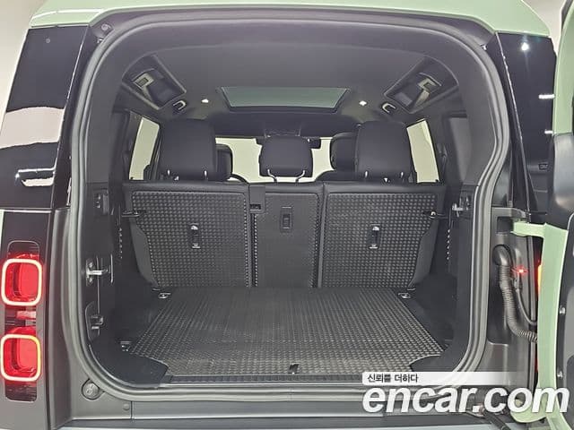 Land Rover Defender 2023 — Photo 20/20