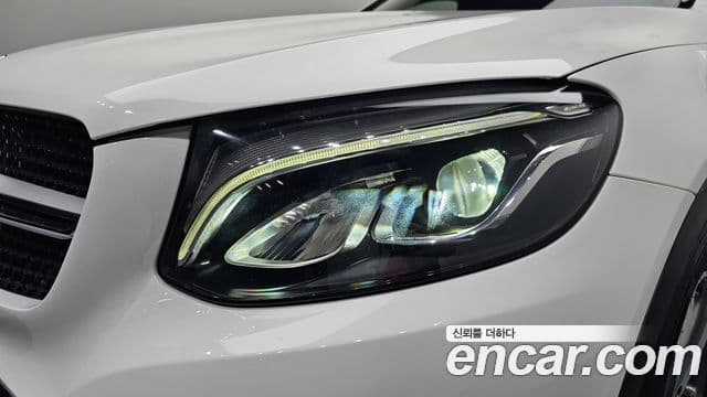 Mercedes-Benz GLC-Class 2019 — Şəkil 13/33