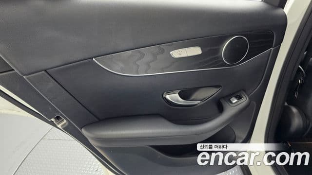 Mercedes-Benz GLC-Class 2019 — Şəkil 1/33
