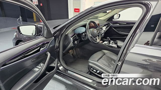 BMW 5 Series 2019 — Фото 10/20
