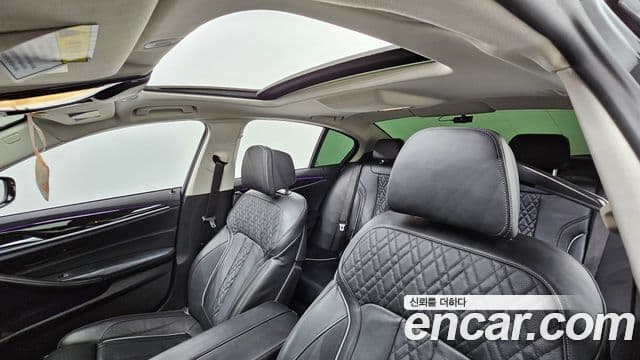 BMW 5 Series 2019 — Фото 18/20