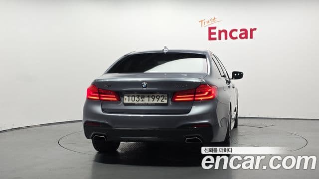 BMW 5 Series 2018 — Фото 4/20