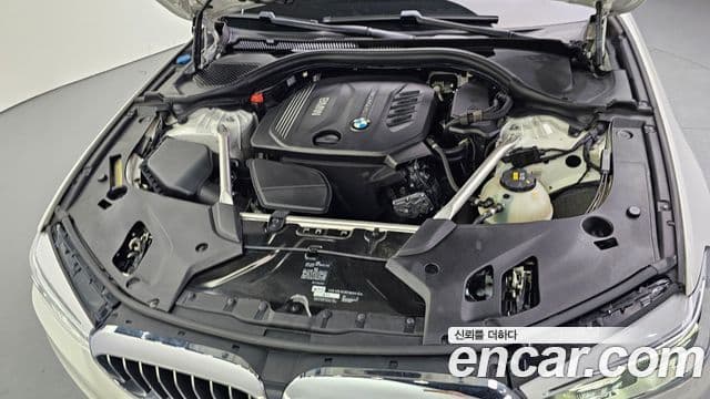 BMW 5 Series 2018 — Şəkil 6/20