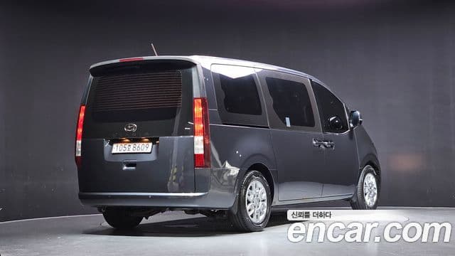Hyundai Staria 2022 — ფოტო 2/20