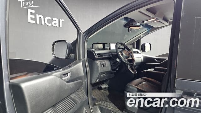 Hyundai Staria 2022 — ფოტო 10/20