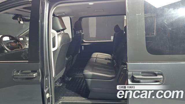 Hyundai Staria 2022 — ფოტო 11/20