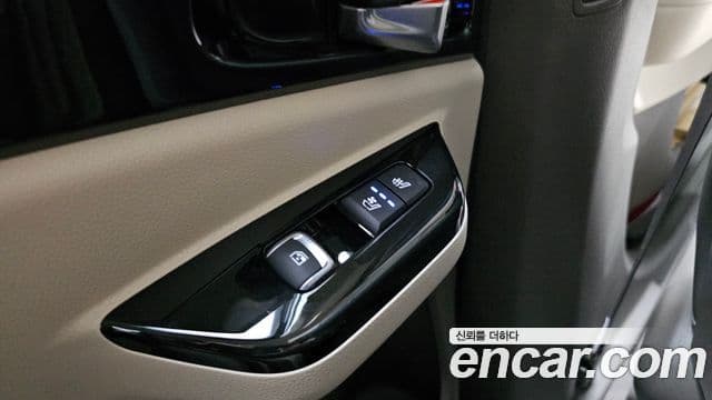 Kia Carnival 2022 — Фото 19/20