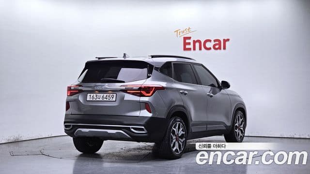 Kia Seltos 2022 — ფოტო 2/20