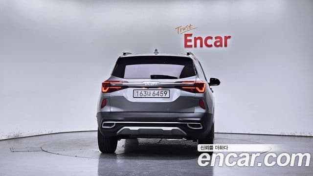 Kia Seltos 2022 — ფოტო 4/20