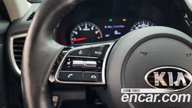 Kia Seltos 2020 — ფოტო 15/20